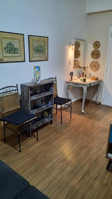 Apartamento No Coracao Da Lapa. *